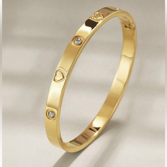 Jewelry - Elegant Gold tone  Bracelet with Heart and  crystal Accents